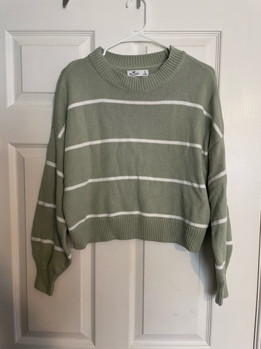 Hollister Size Small Sage Green & White Striped Cropped Crewneck Sweater
